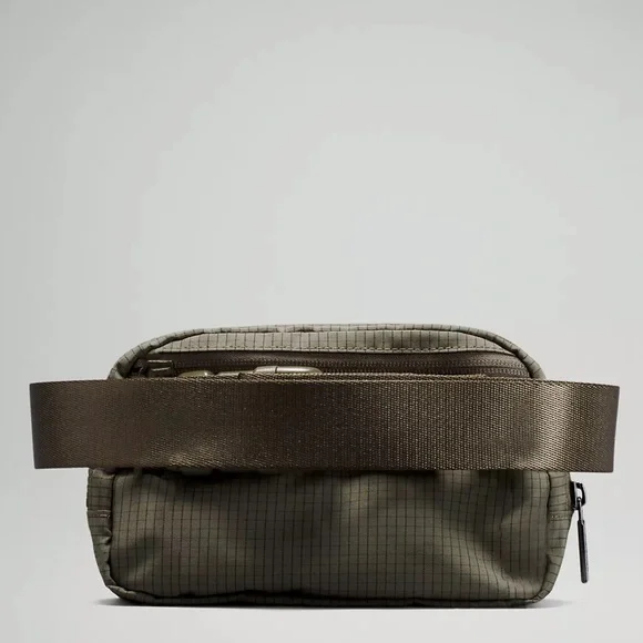 Lululemon Everywhere Belt Bag Carob Brown Crossbody Sling Bag Nwt - Picture 5 of 6